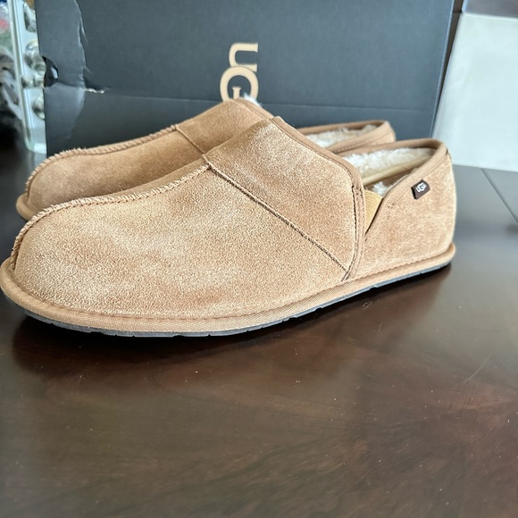 UGG Leisure Suede Slip On - Picture 2 of 7